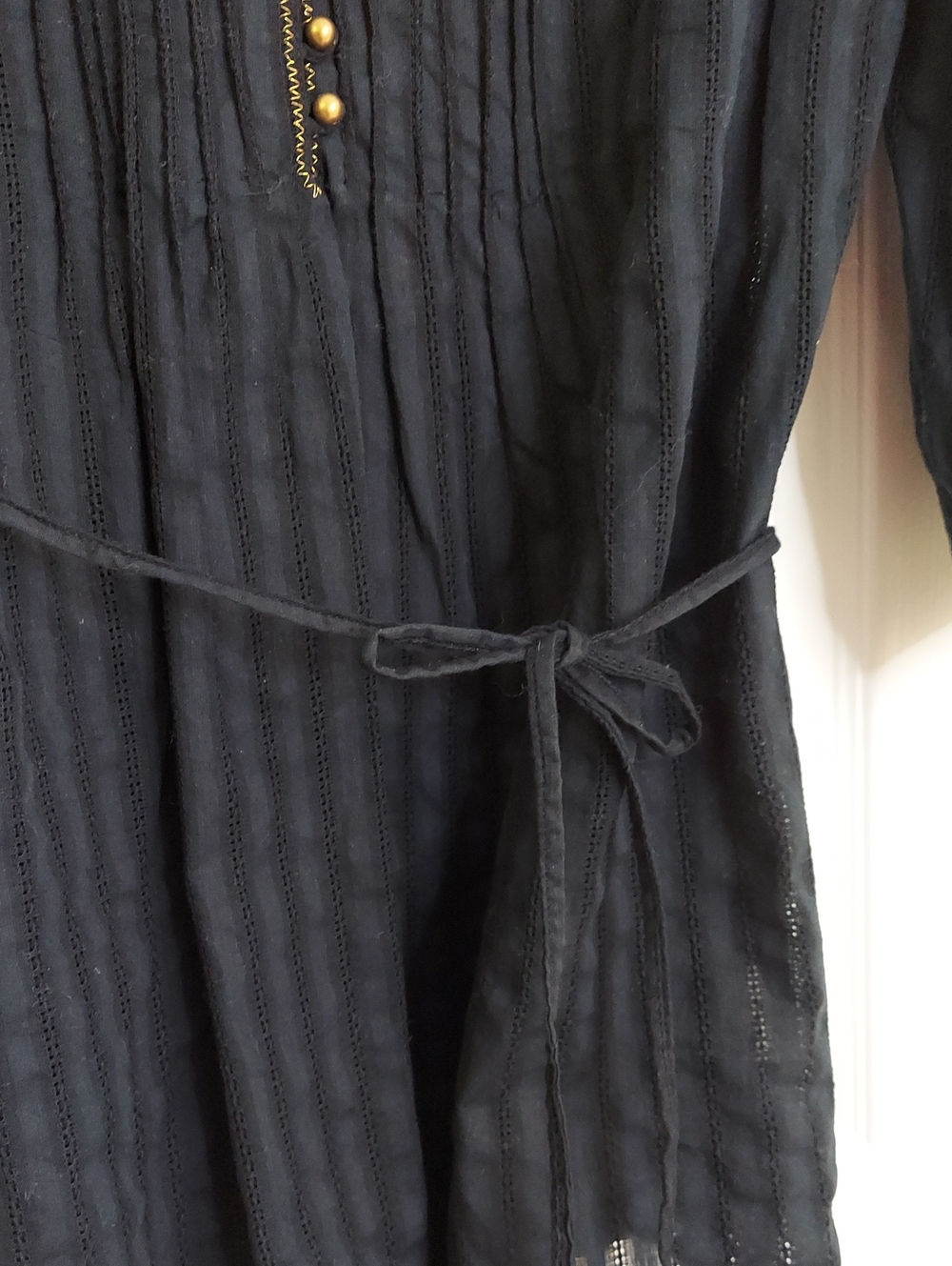 Gloria Vanderbilt Top, Size M, Cotton, Black, Open weave, Gold Buttons - Picture 6 of 10